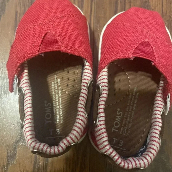 Toms Red & White Baby Boat Shoes - Picture 3 of 5